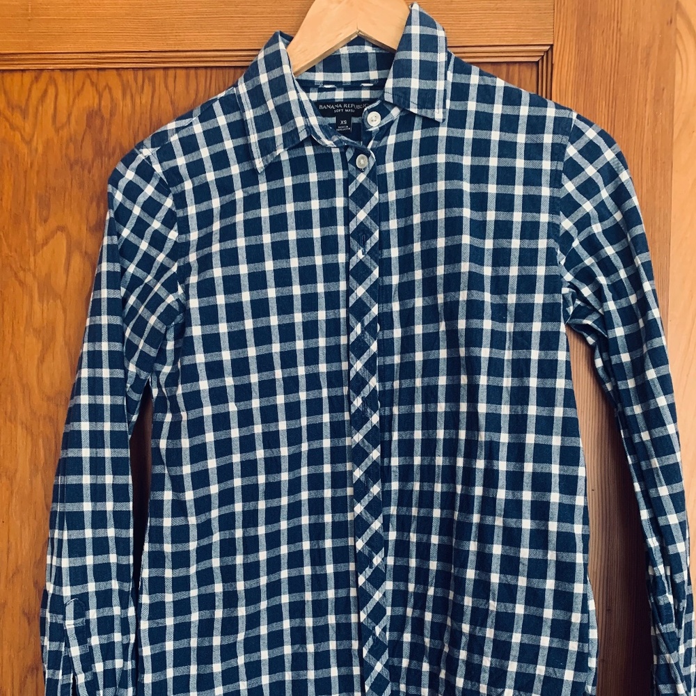 Banana Republic Soft Wash Button Down - XS